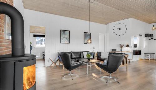 Three-Bedroom Holiday Home 