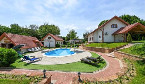 Seven-Bedroom Holiday Home