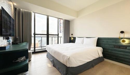 Deluxe Queen Room