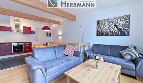 Apartment with Mountain View