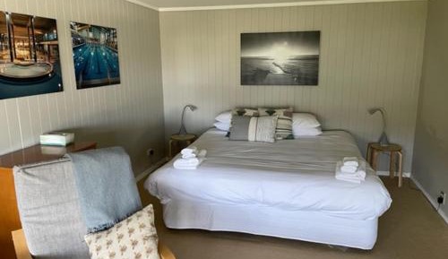Deluxe Double Room with Side Sea View