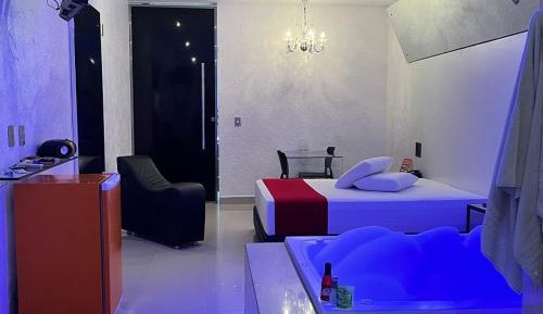 Deluxe Suite with Spa Bath