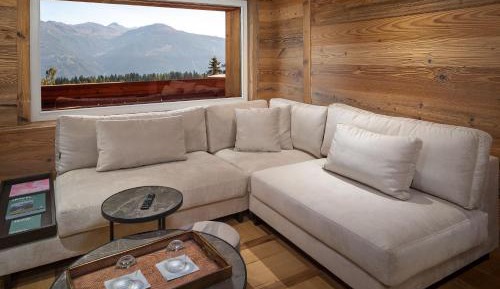 Suite with Mountain View