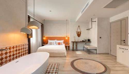 Suite Room with Bathtub 
