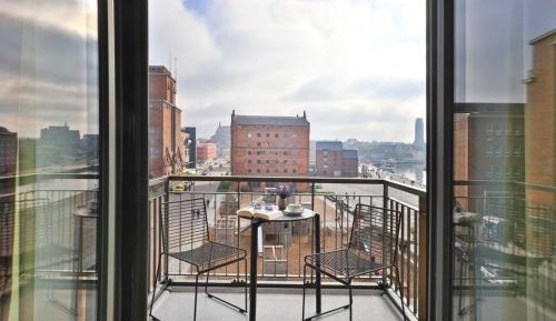 One-Bedroom Apartment with Balcony