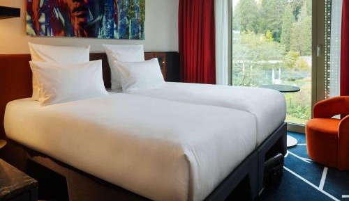 TRIBE Essential park side 2 single beds