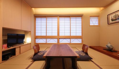 Deluxe Room with Tatami Area and Private Bathroom