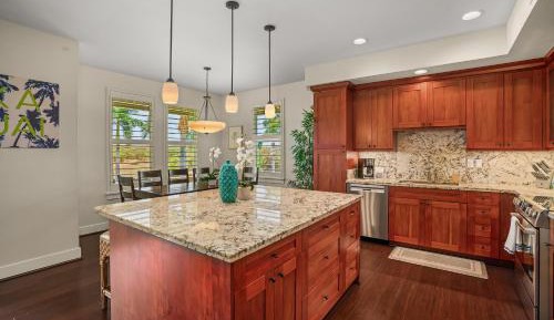Apartment with Mountain View