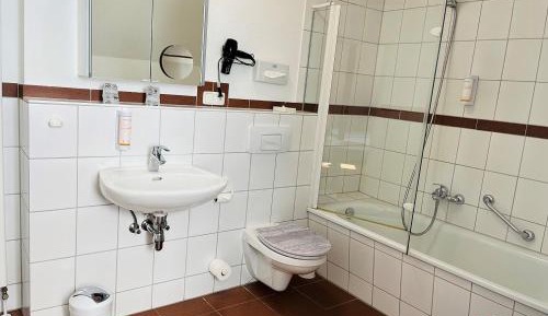 Twin Room with Bath