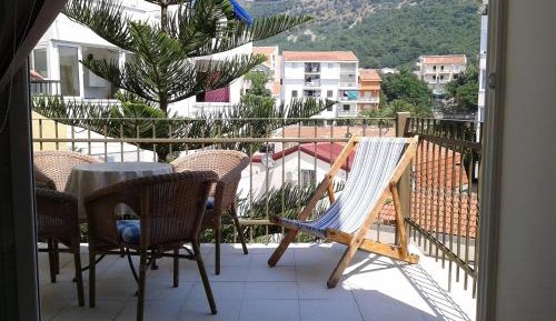 One-Bedroom Apartment with Balcony