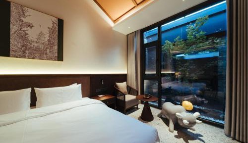 Deluxe Family Room