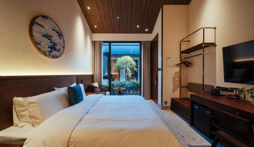 Deluxe Queen Room