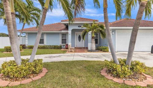 Four-Bedroom Holiday Home