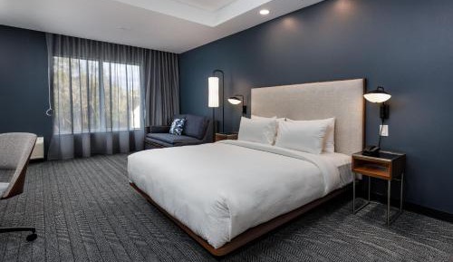 King Guest Room with Sofa Bed
