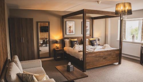 Four Poster Room