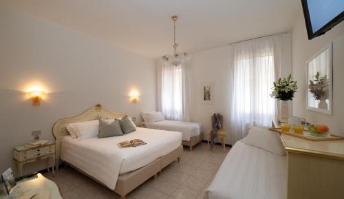 Quadruple Room with Private Bathroom
