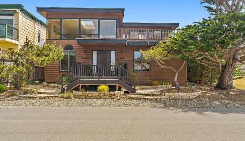 Three-Bedroom Holiday Home 