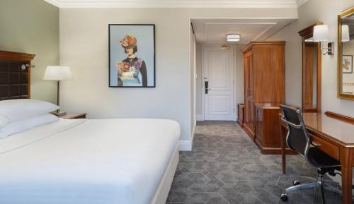 Deluxe Queen Room