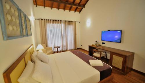 Deluxe Double Room with Balcony and Sea View