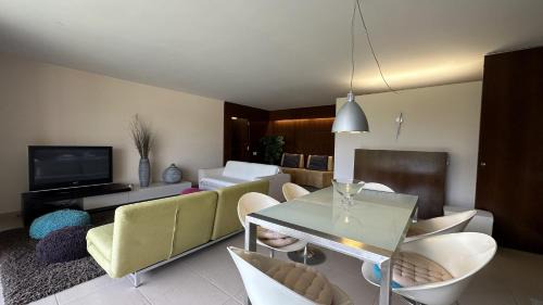 Apartment with Pool View 