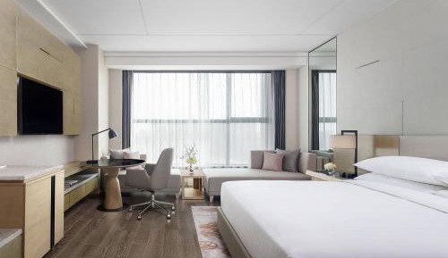 Deluxe King Room