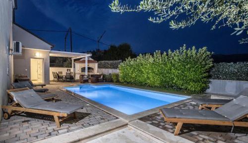 Three Bedroom Apartment with Swimming Pool