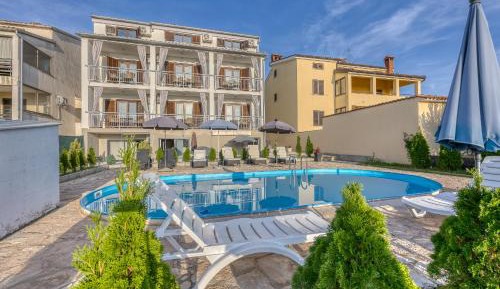 One Bedroom Apartment with Sea View