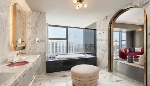 EWOW Suite(Free Mini-bar Drinks)