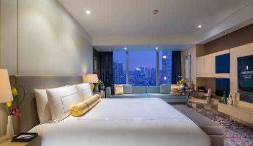 Classic King Room with City View