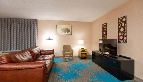 Deluxe King Studio Suite - Non-Smoking