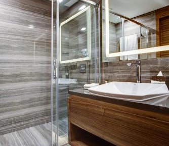 Classic Room with King Bed - City View