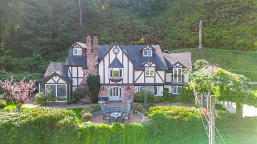 Seven-Bedroom House