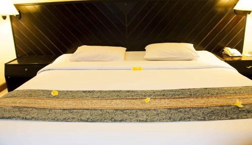 Deluxe Double or Twin Room with Pool View
