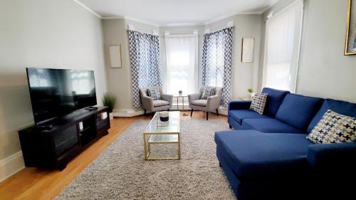 Queen Room with Shared Bathroom