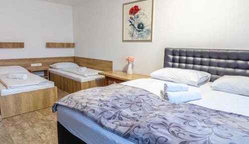 Studio Apartment 4 bed room with Balcony	