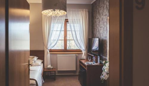 Single Room with Private Bathroom