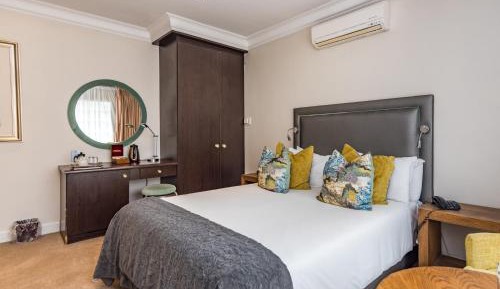 Standard Queen Room