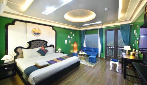 Suite with Mountain View