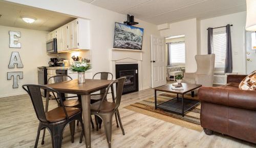 Apartment with Mountain View