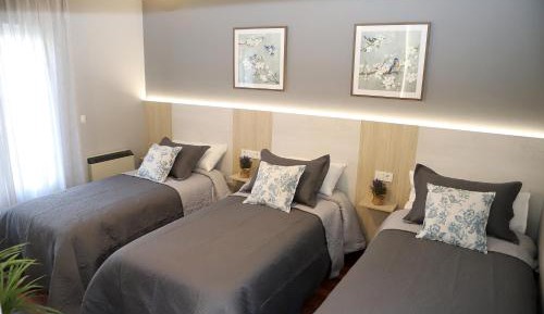 Basic Triple Room with Shared Bathroom