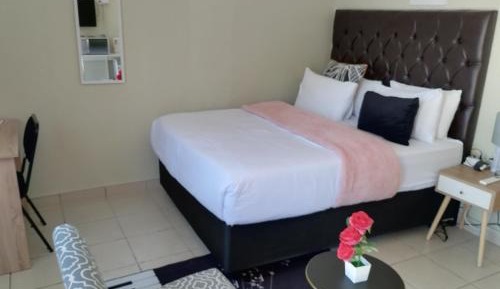 Queen Room with Pool View