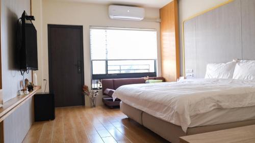 King Room with Balcony