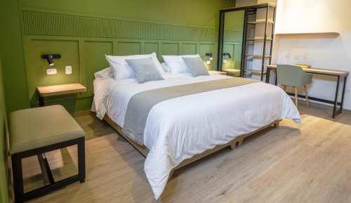 Deluxe Queen Room
