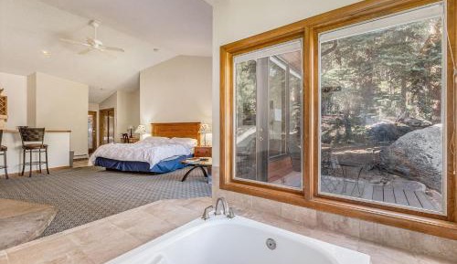 Suite with Spa Bath and Kitchenette