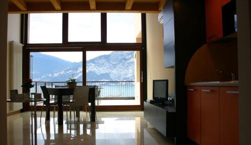 Apartment with Lake View