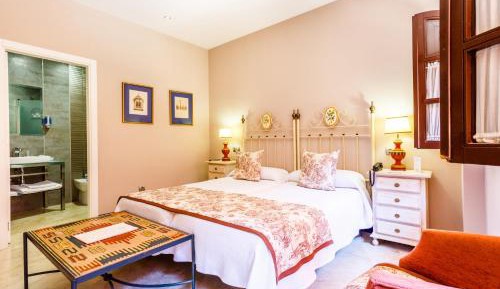 Family Room (2 Adults + 2 Children)