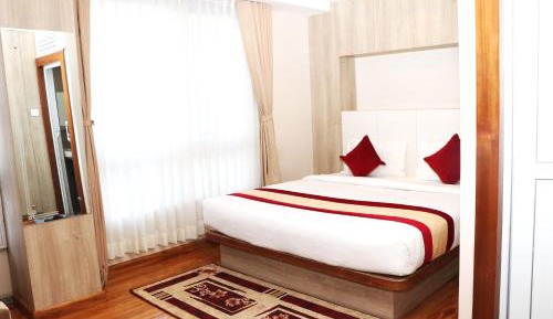 Deluxe King Suite