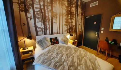 Small double room - Accessible by Stairs Only