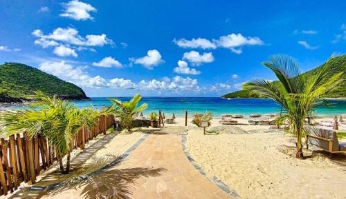 Apartment with Pool View 