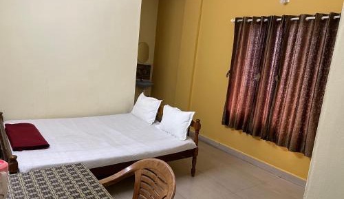 Deluxe Double Room (2 Adults + 1 Child)